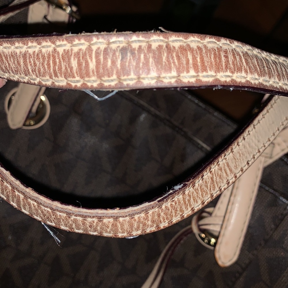 🚨SOLD ELSEWHERE!🚨Michael Kors “MK” Logo Tag Bag - Picture 5 of 8